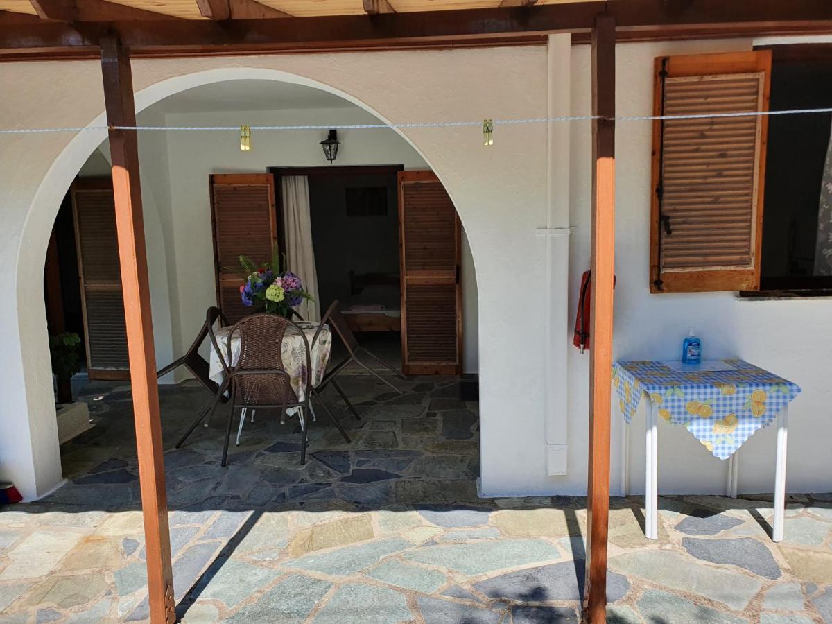 Dionisos Studios And Apts Skiathos Кукунаріес Екстер'єр фото