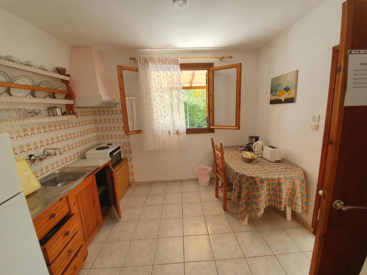 Dionisos Studios And Apts Skiathos Кукунаріес Екстер'єр фото