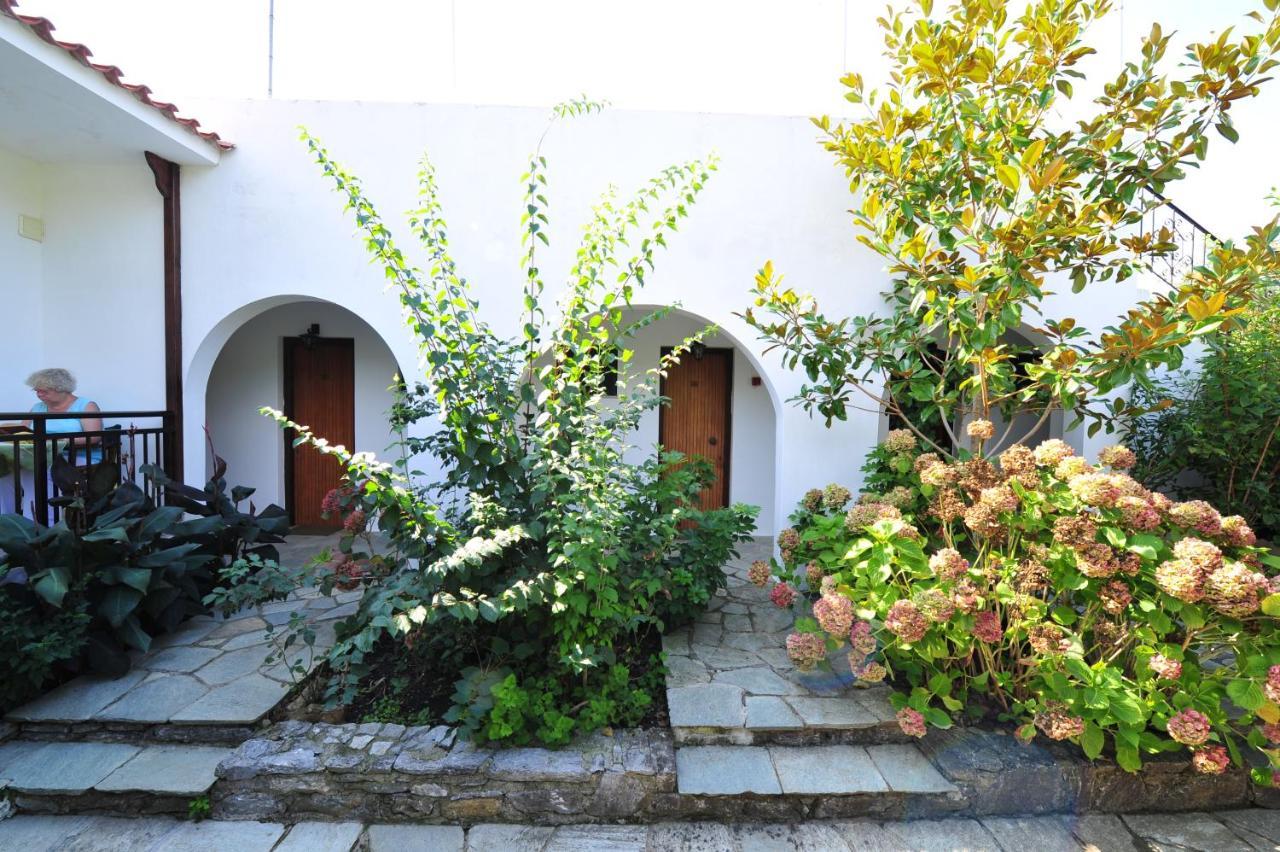 Dionisos Studios And Apts Skiathos Кукунаріес Екстер'єр фото